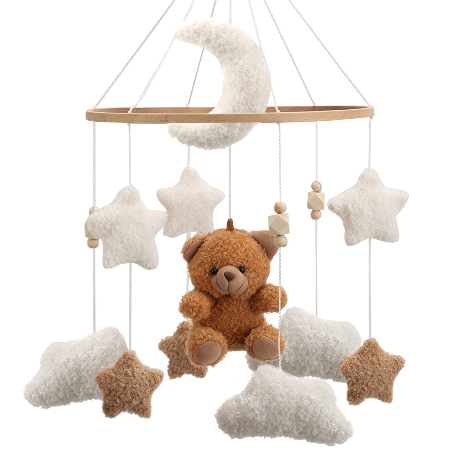 Detalle del móvil de osito de peluche y madera para la cuna del bebé