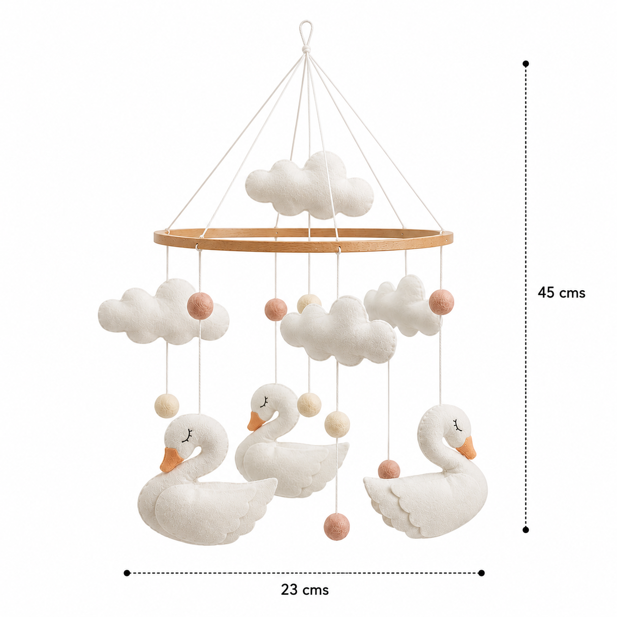 Detalle del móvil de cisnes en madera y tela para la cuna del bebé
