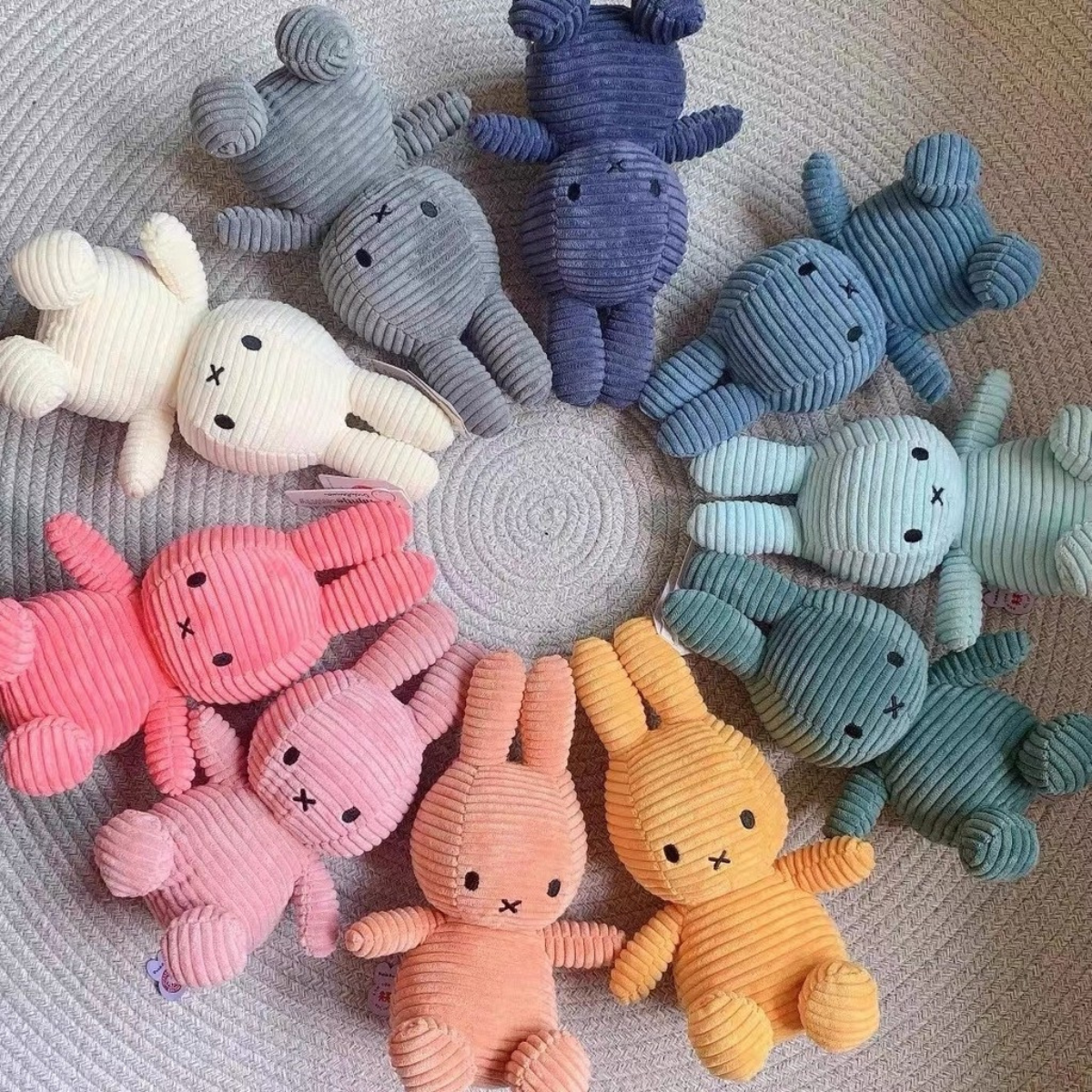 Peluche conejo de corduroy suave para abrazar, diseño nórdico Roots Toys