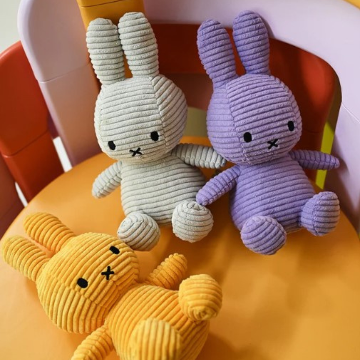 Peluche conejo mostaza de corduroy suave, compañero de juegos y descanso