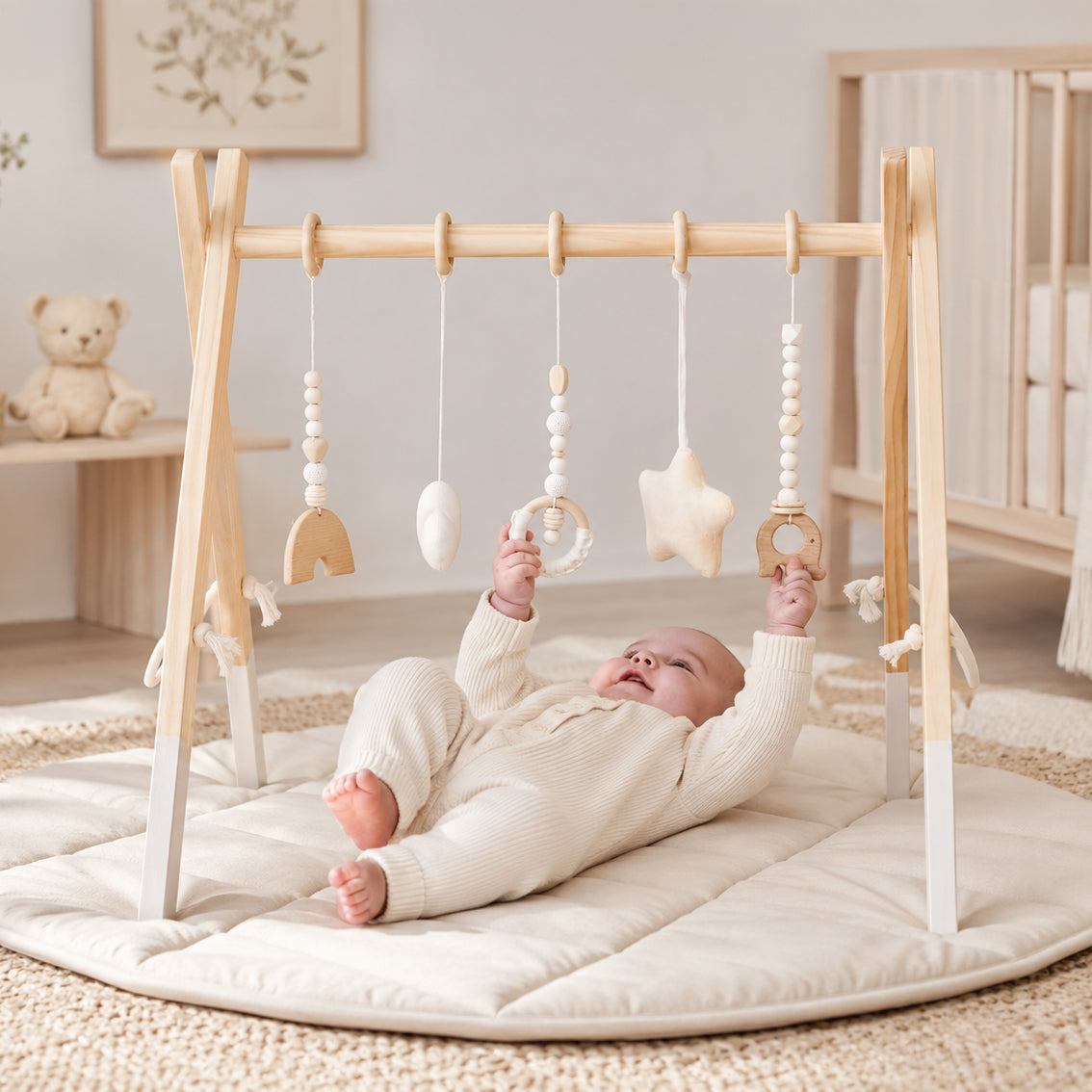 Gimnasio de madera para bebé estilo nórdico, estimula el desarrollo sensorial