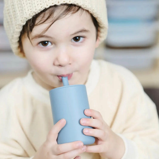 VASO CON BOMBILLA DE SILICONA